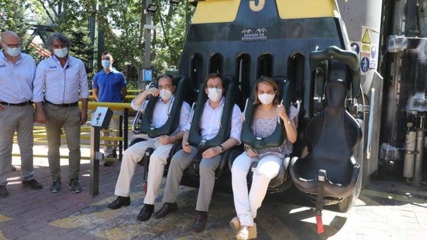 Almeida reabre el Zoo, el Parque de Atracciones y el Teleférico: «Se puede disfrutar de estos iconos pese a las mascarillas»