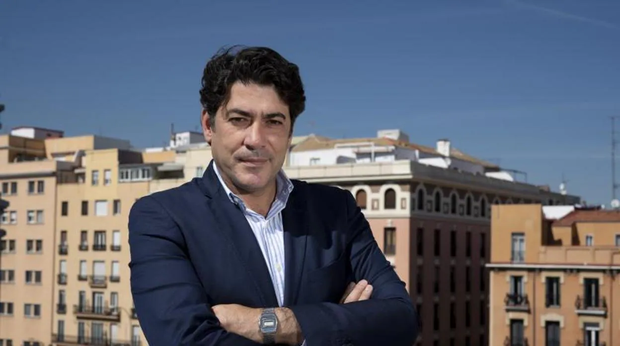 El consejero de Vivienda de la Comunidad de Madrid, David Pérez, posa para ABC