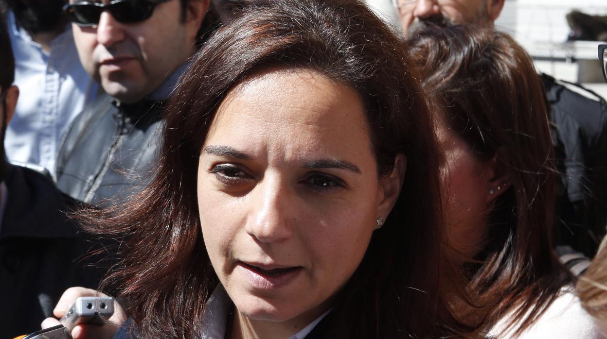 La alcaldesa de Getafe, Sara Hernández, a la salida de un juicio en 2016