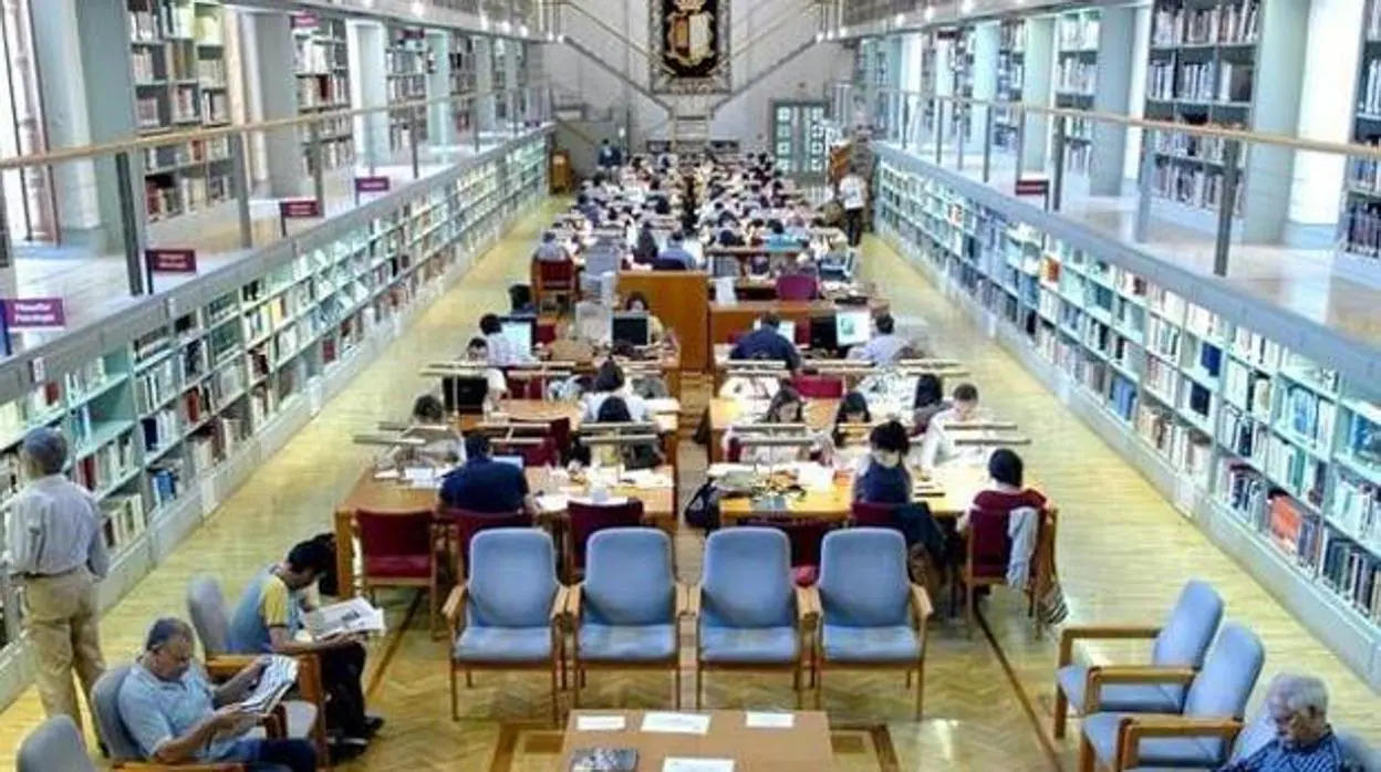 Sala de lectura de la Biblioteca de Castilla-La Mancha, en el alcázar de Toledo