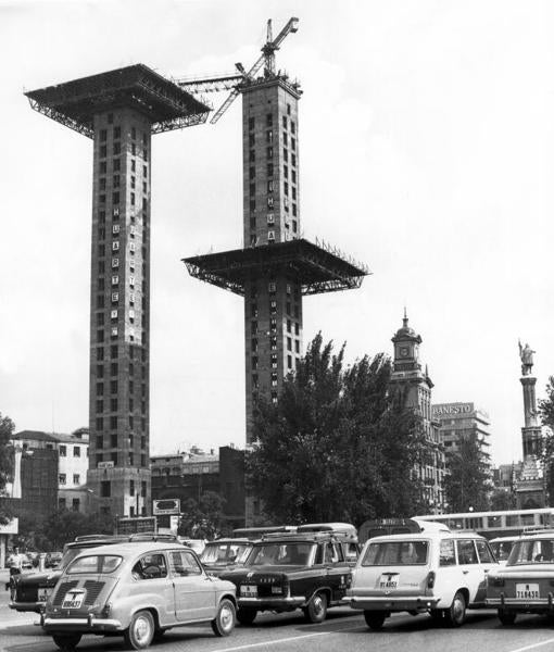 Las Torres Colón, al inicio de su construcción
