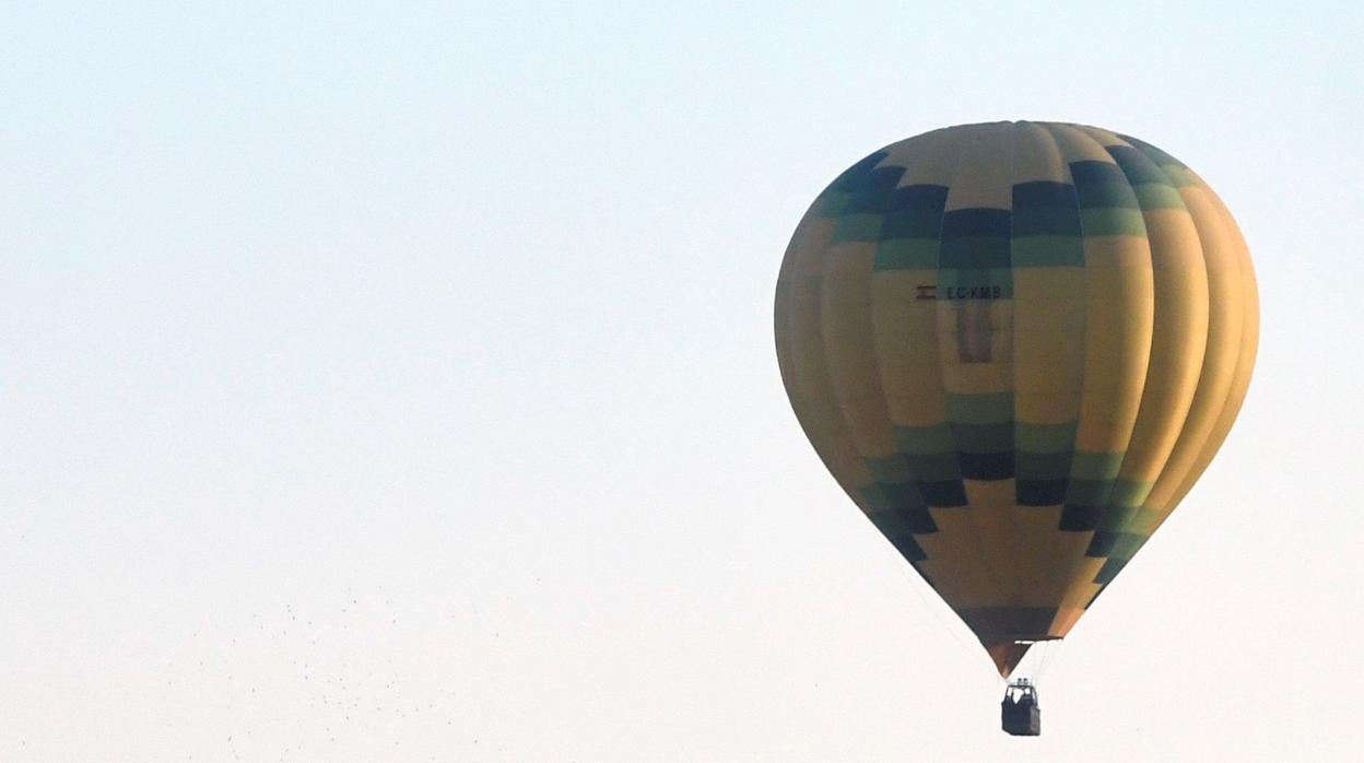 Segovia lleva a los sanitarios al cielo para agradecer su trabajo en la crisis del Covid-19