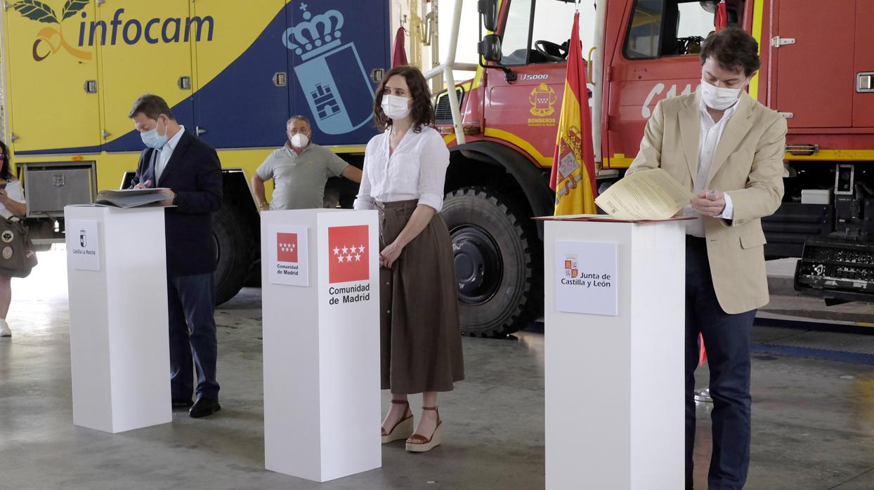 Los presidentes de Castilla-La Mancha, Madrid y Castilla y León firman un convenio sobre la lucha contra incendios