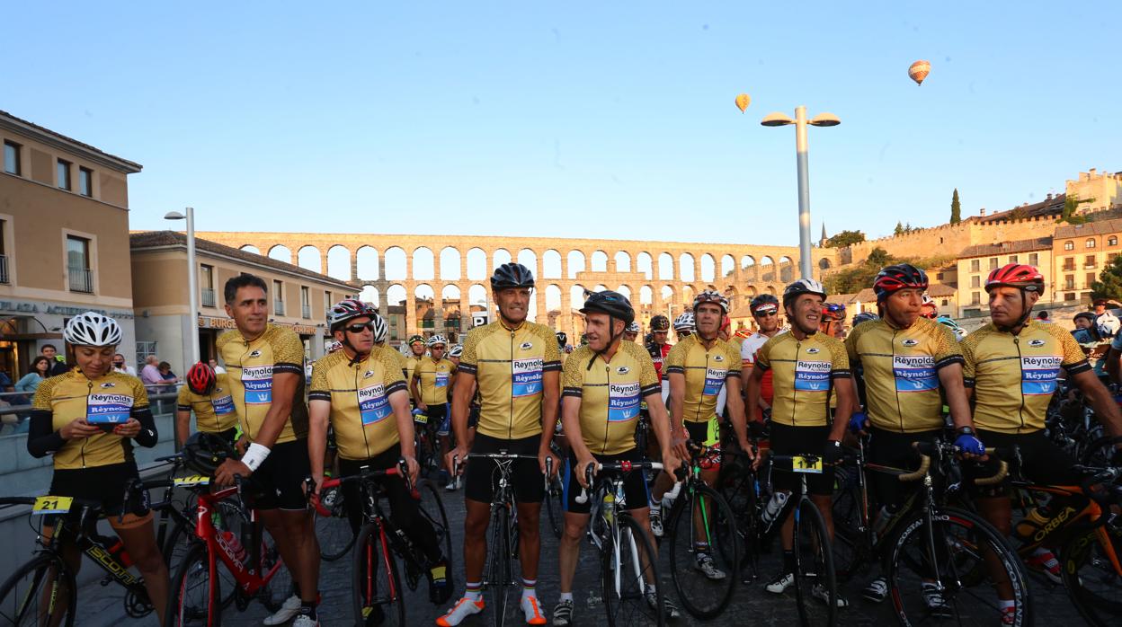 Miguel Indurain y Pedro Delgado durante una de las ediciones de la Marcha Cicloturista internacional celebrada en Segovia