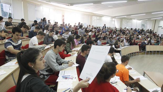 La ABAU, con mascarilla y con tres asientos de separación entre los alumnos