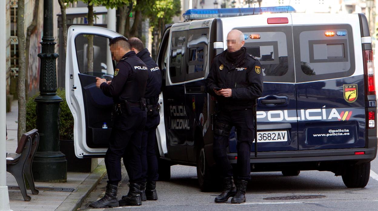 Foto de archivo de un grupo de policías en Vigo