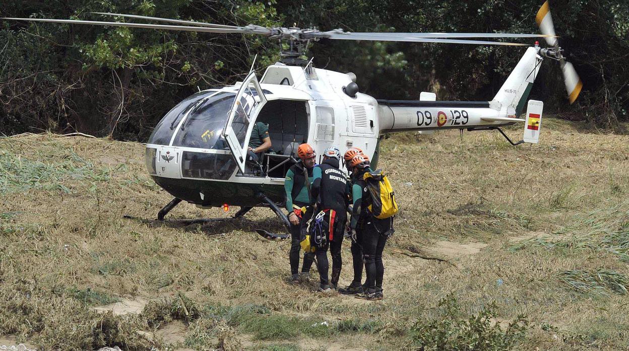 Las unidades aéreas de la Guardia Civil de Montaña practicaron el sábado en el Pirineo aragonés seis rescates en solo cuatro horas