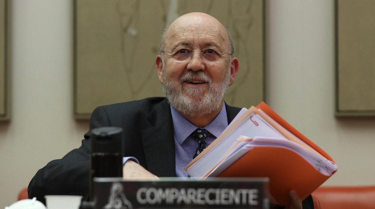 El presidente del Centro de Investigaciones Sociológicas, José Felix Tezános, comparece en la Comisión Constitucional del Congreso