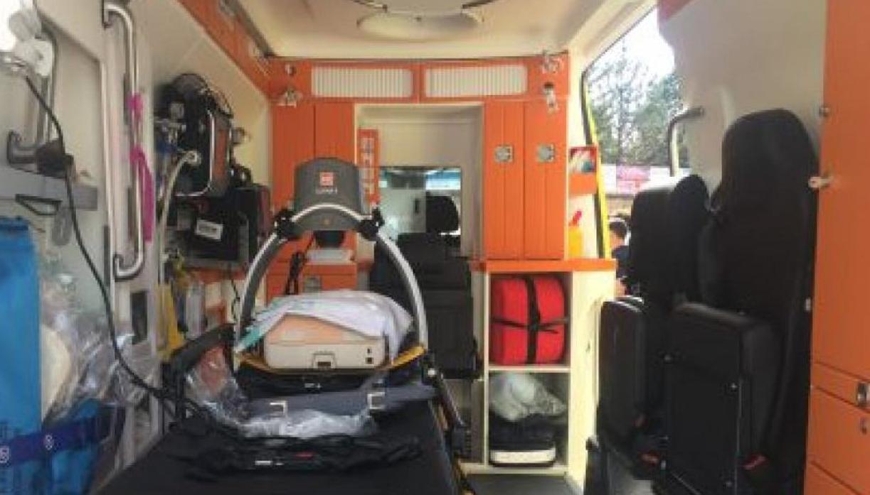 Ambos heridos tuvieron que ser trasladados en ambulancia al hospital