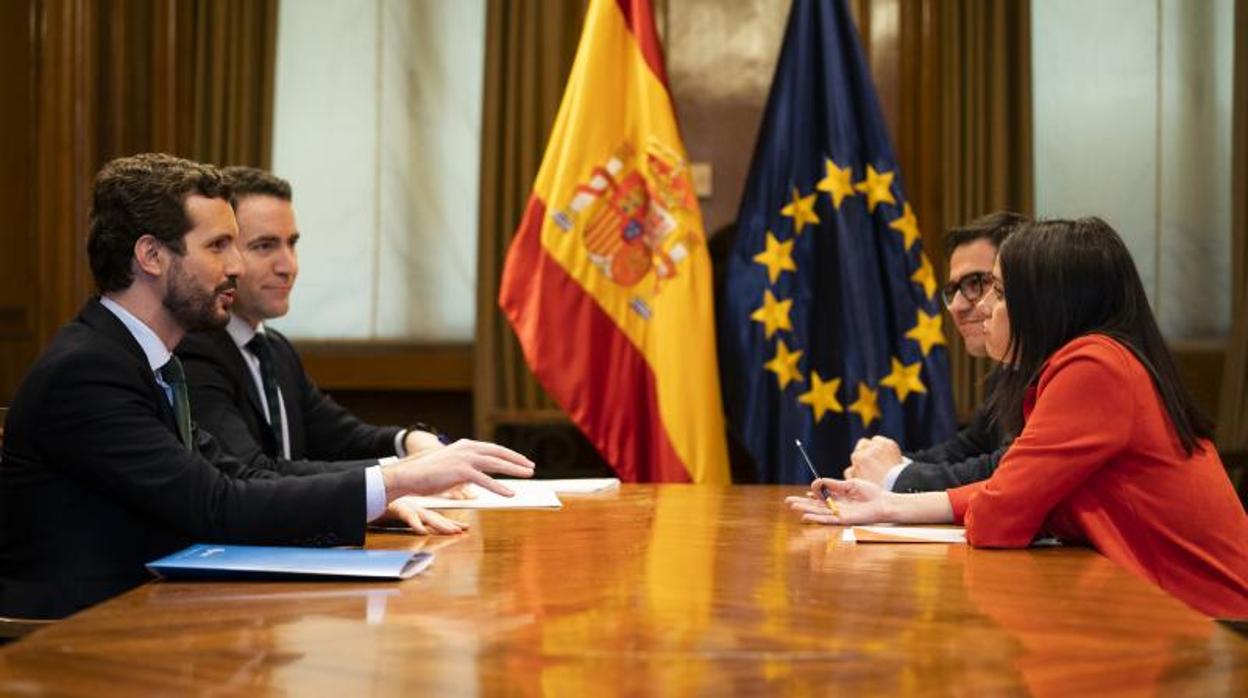 Pablo Casado y Inés Arrimadas, en una reunión en el Congreso, en febrero