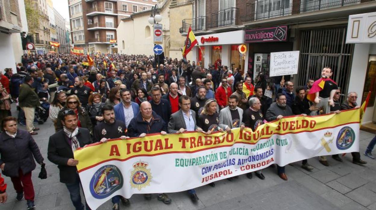 Imagen de archivo de una manifestación en Córdoba por la equiparación salarial