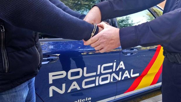 Detenido un repartidor de Albacete que compraba móviles con datos de los clientes