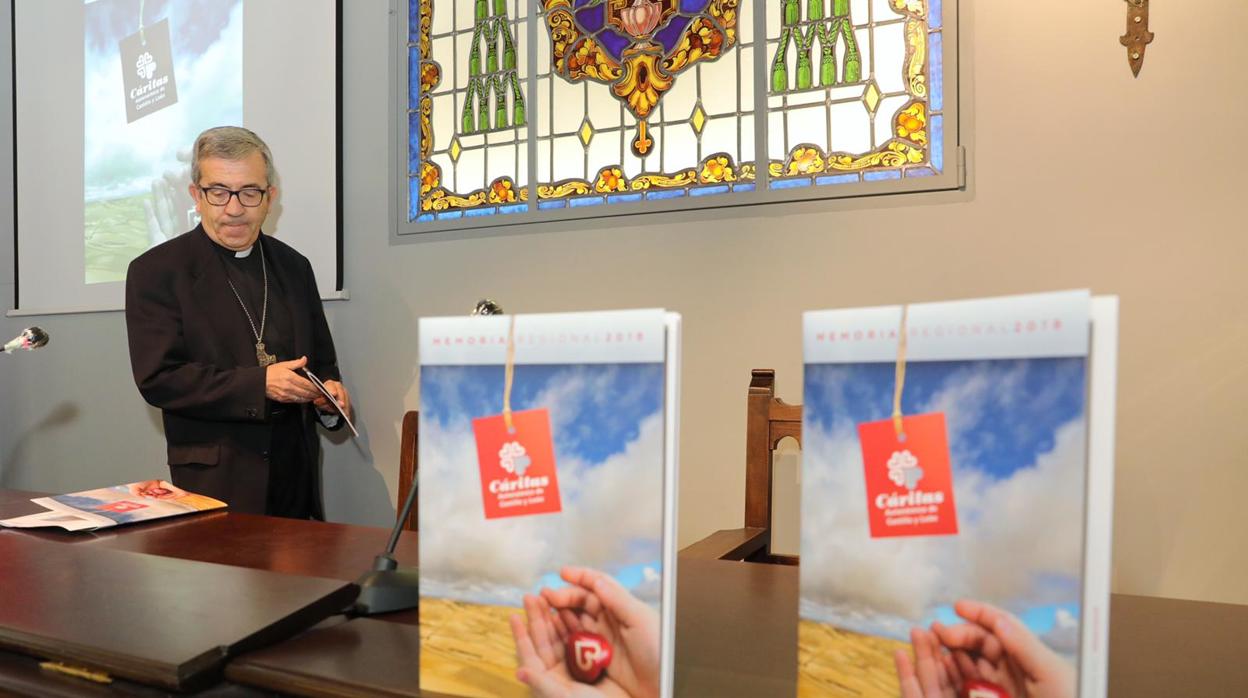 Luis Argüello, durante la presentación de la memoria de Cáritas en Castilla y León