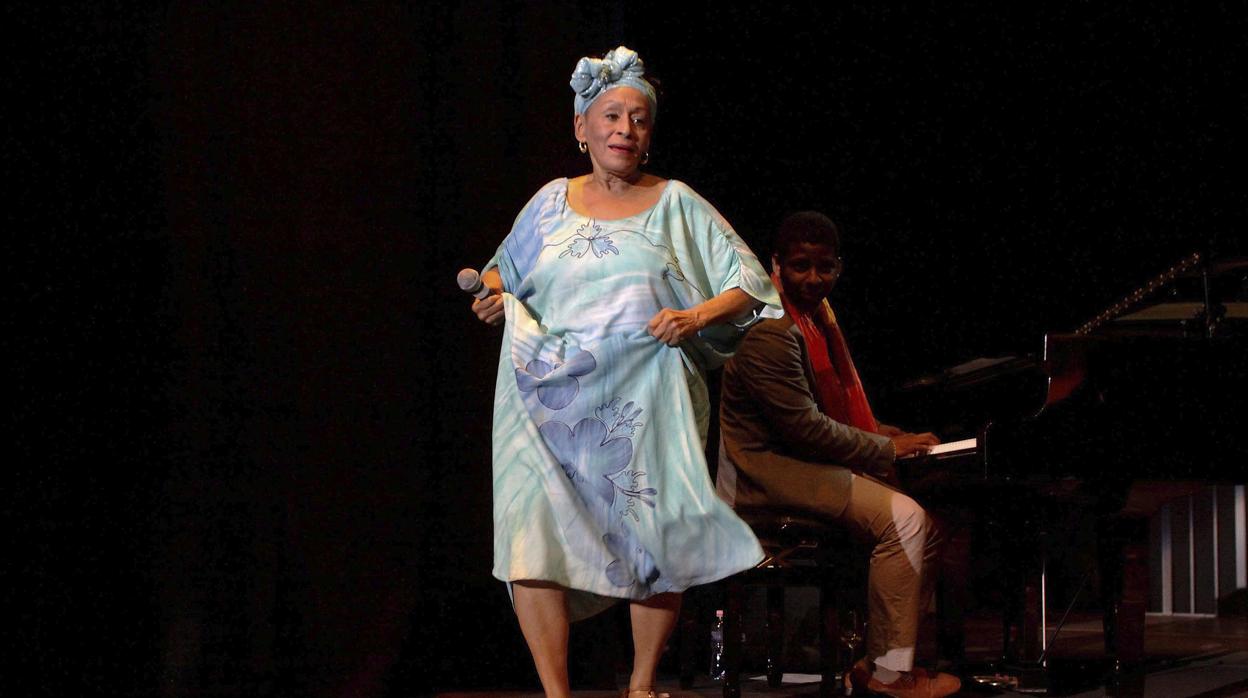 Omara Portuondo, durante una actuación