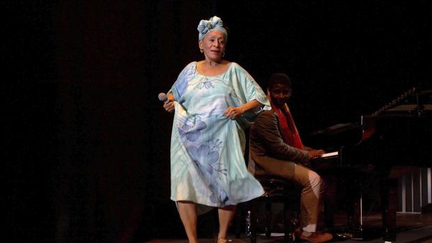 Omara Portuondo cancela su concierto en el Grec por no poder viajar a Barcelona