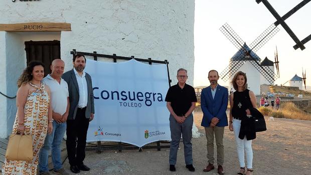 Alfonso Arteseros presenta en Consuegra su obra «La memoria de un pueblo»