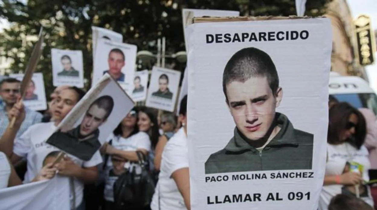 Un cartel con la imagen del desaparecido Paco Molina