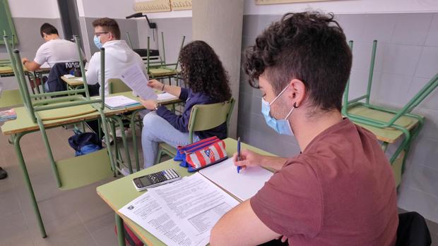 Cerca de 3.000 alumnos comienzan este lunes las clases de refuerzo en Castilla y León