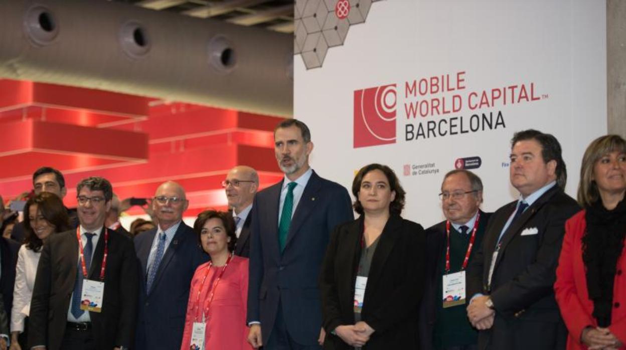 El Rey Felipe con Ada Colau, hace un par de años durante la inauguracón del Mobile World Congress