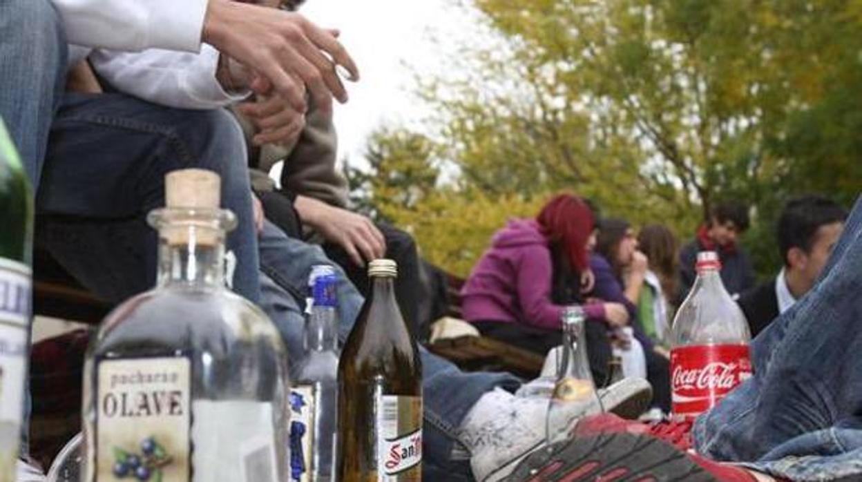 Denuncian a 23 jóvenes por hacer botellón y no cumplir las medidas de seguridad en Ponferrada