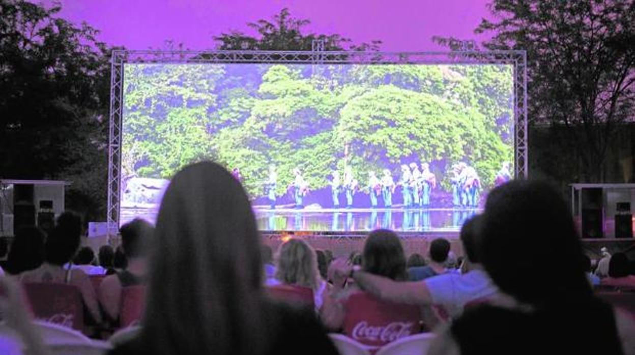 El cine toma el verano al aire libre en León