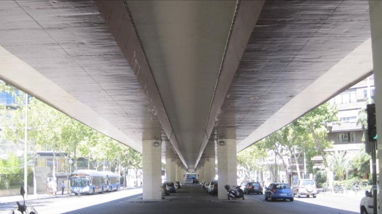 Cerrado por daños estructurales el puente de Joaquín Costa, que será demolido