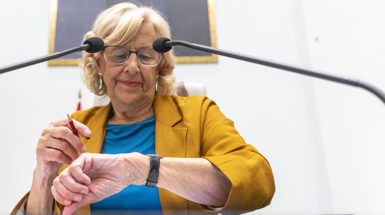 La exalcaldesa Manuela Carmena ,en su último pleno del Ayuntamiento