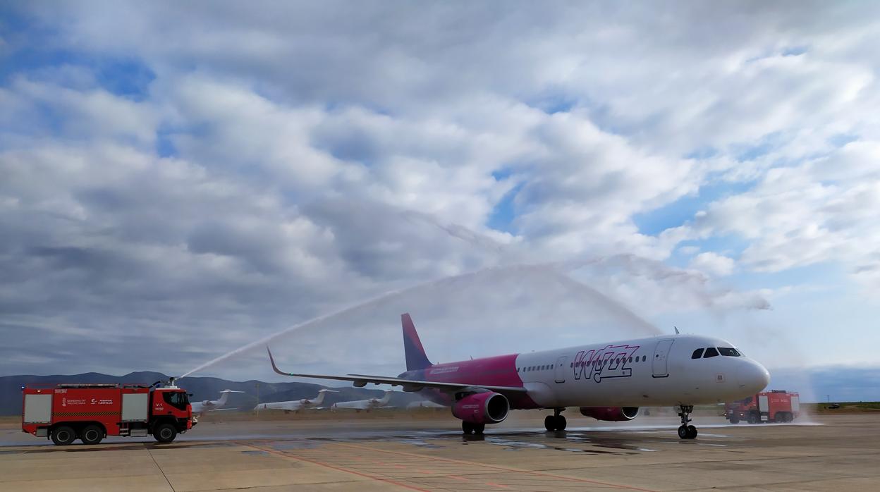 Imagen del primer vuelo de Wizz Air en el aeropuerto de Castellón