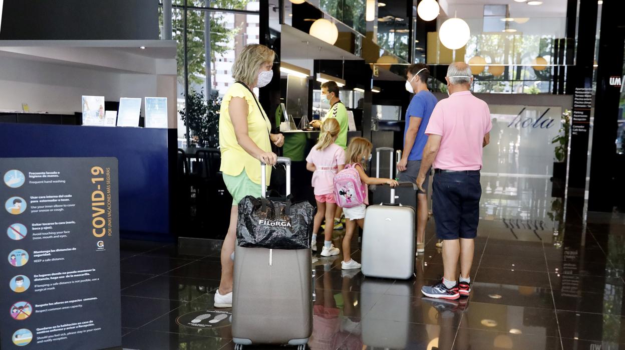 Clientes de un hotel de Benidorm la pasada semana