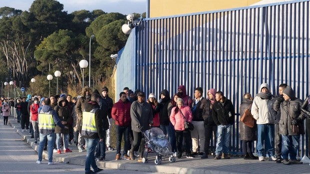 La red de traficantes de citas de Extranjería llega a la Delegación del Gobierno