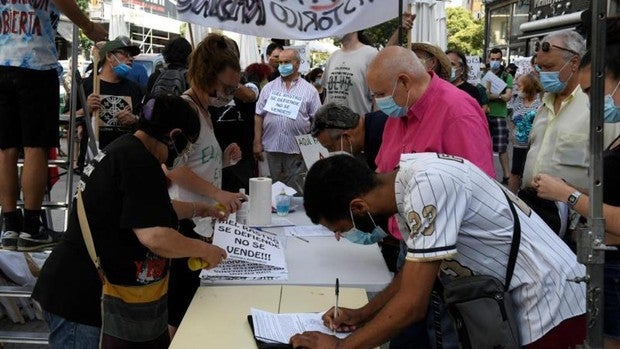 El Ayuntamiento de Madrid ofrece a los comerciantes del Rastro reabrir con el 50% de los puestos