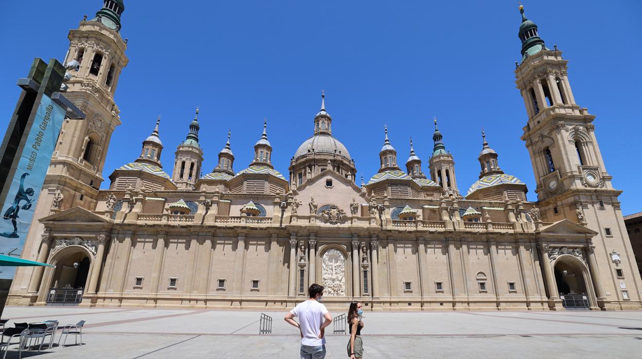 La desangelada imagen que ofrecía este viernes la emblemática Plaza del Pilar de Zaragoza