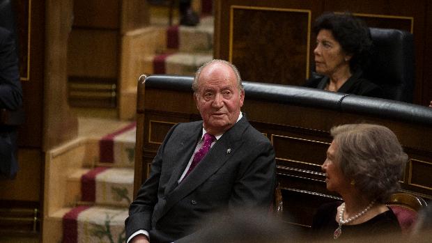 «Don Juan Carlos está dolido, pero sereno»