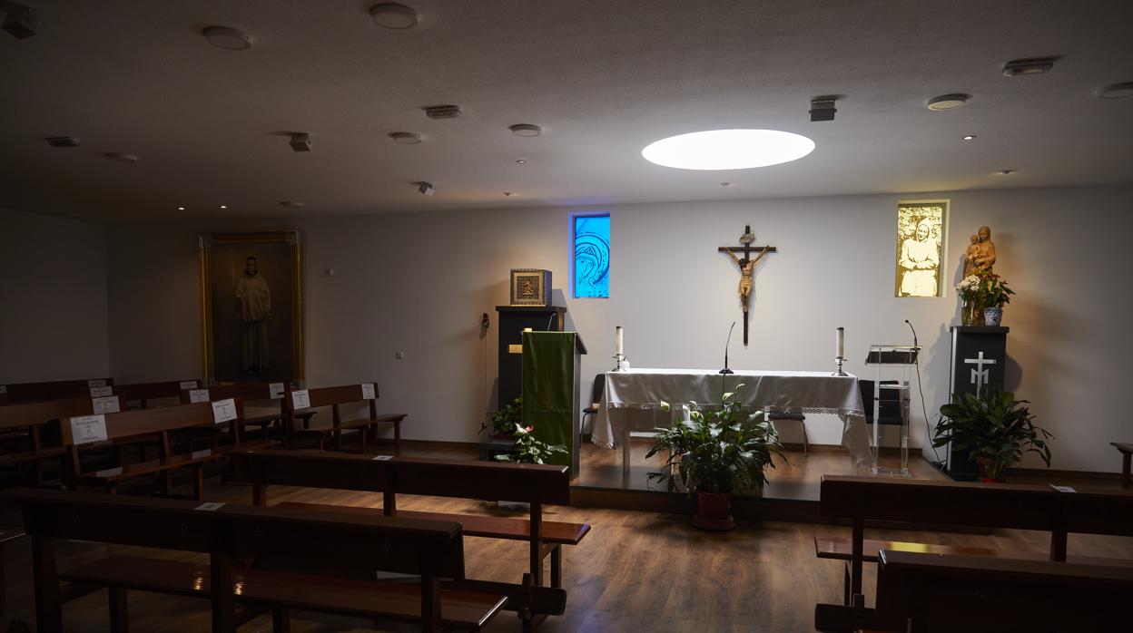 Altar de la parroquia de San Rafael Arnáiz