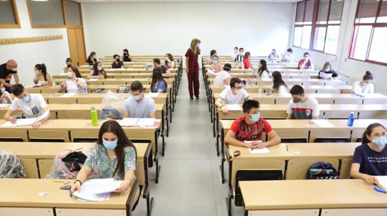 Estudiantes durante la última convocatoria de la EBAU en Castilla y León