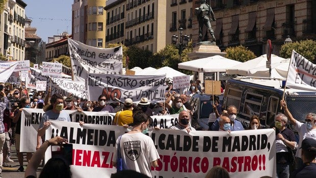 Nuevo domingo sin Rastro: los comerciantes convocan otra manifestación contra el Ayuntamiento