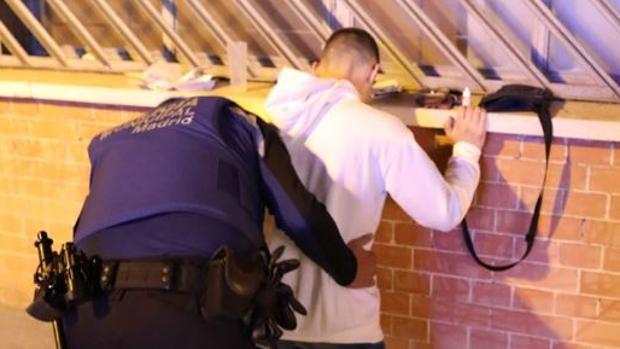 Detenido un hombre tras agredir a varios indigentes y a policías en el centro de Madrid