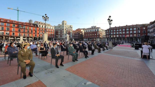 Valladolid rinde homenaje a las víctimas del coronavirus