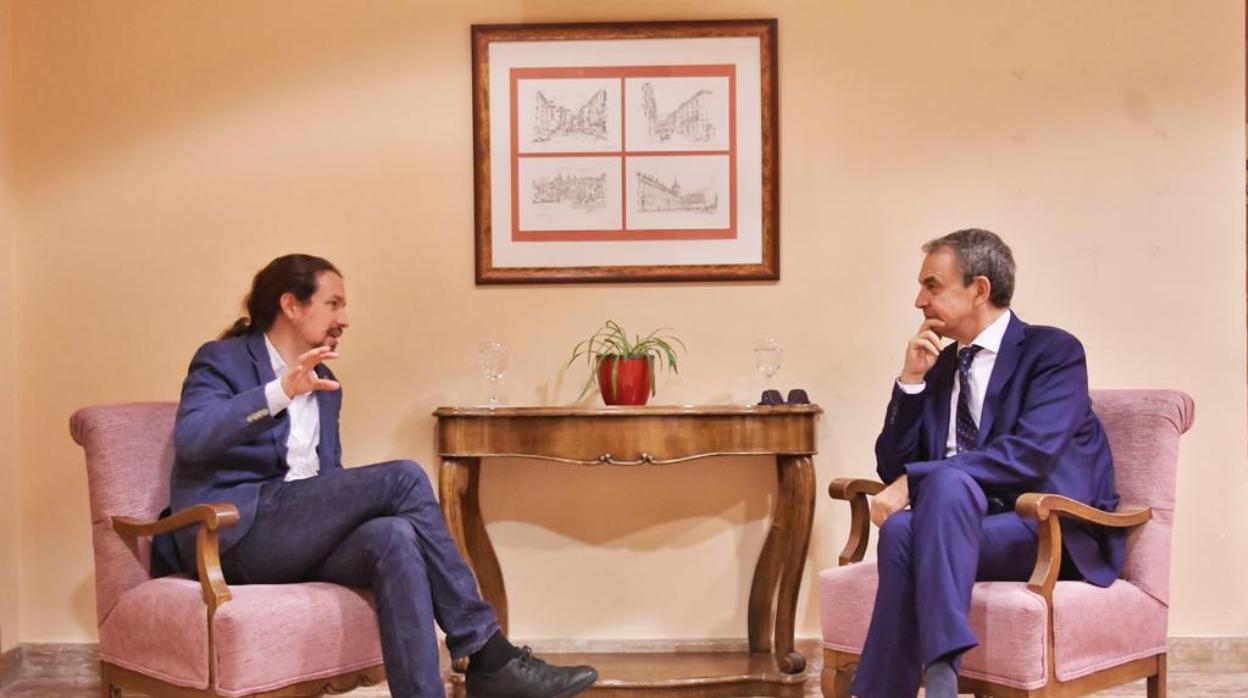 El vicepresidente segundo del Gobierno, Pablo Iglesias, y el expresidente del Gobierno, José Luis Rodríguez Zapatero, este miércoles en el Hotel Miranda Suizo