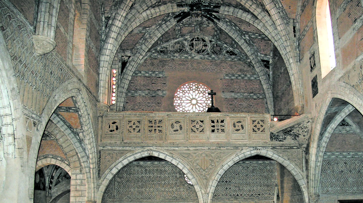 Vista interior de la iglesia-fortaleza de Cervera de la Cañada