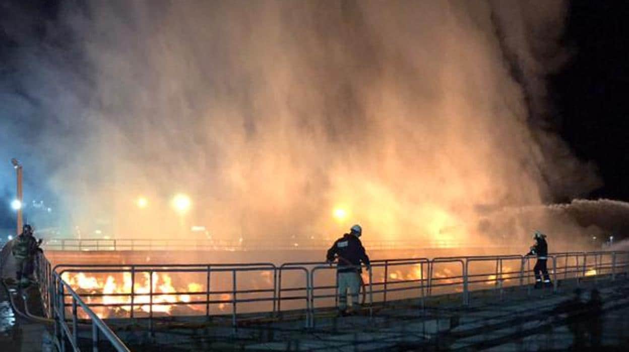 Imagen del incendio facilitada por los bomberos del Ayuntamiento de Zaragoza