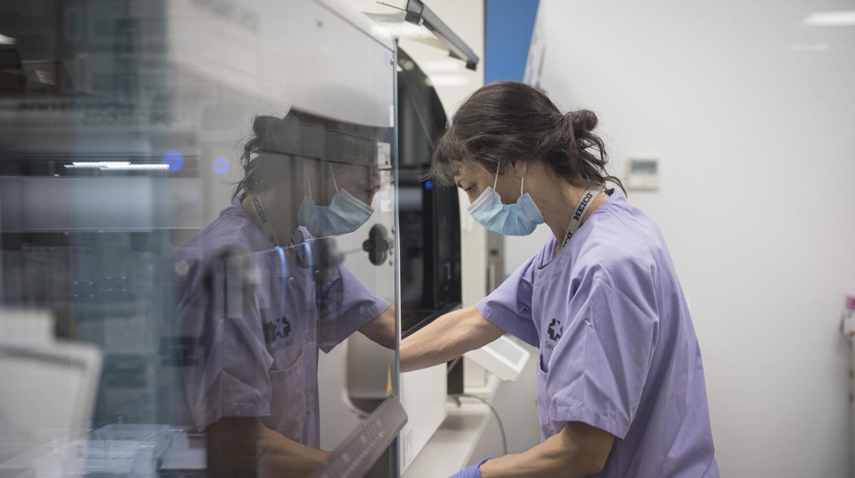 Imagen de archivo del equipo que trabaja en el Hospital Gregorio Marañón con las pruebas PCR