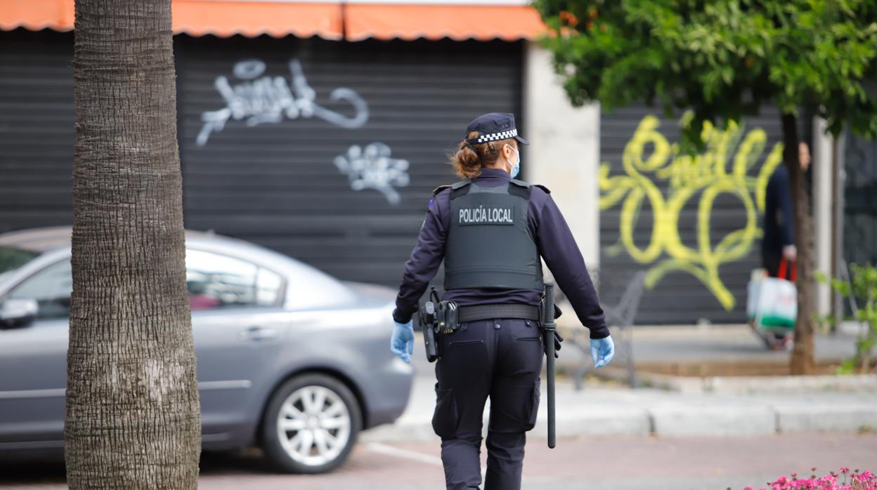 Foto de archivo de una agente de la Policía Local