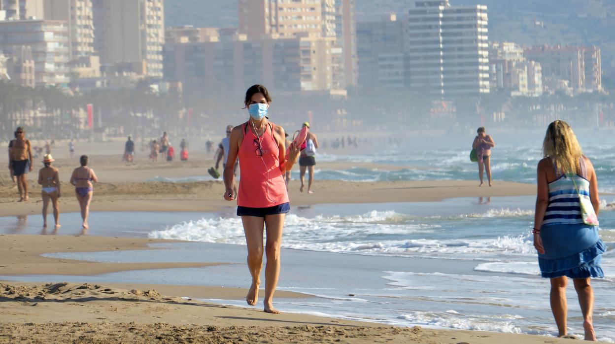 Imagen de archivo de la playa de San Juan (Alicante)