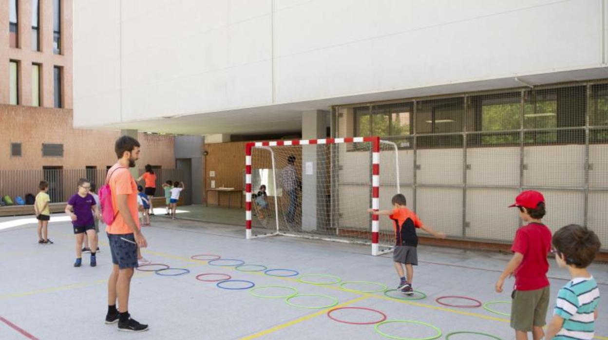 Un grupo de niños, hace unas semanas en un casal de verano en Barcelona