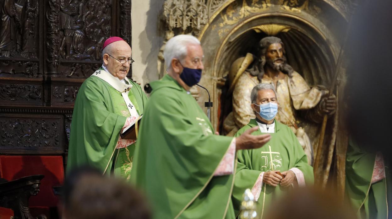 El funeral fue presidido por el arzobispo de Zaragoza, Vicente Jiménez