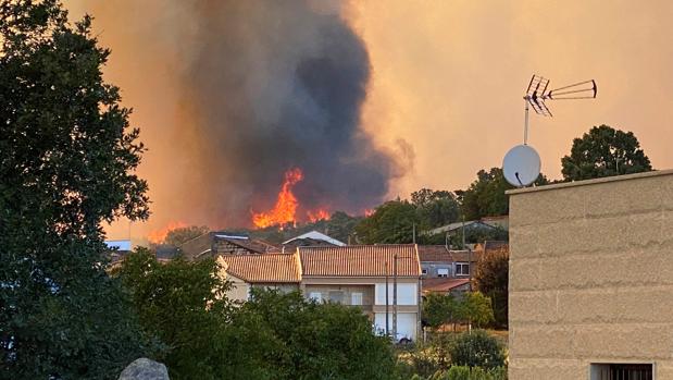 Estabilizado el fuego forestal de Monterrei después de arrasar 450 hectáreas