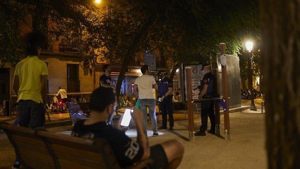 La Policía Municipal de Madrid ha impuesto 4.835 multas por botellón solo en julio