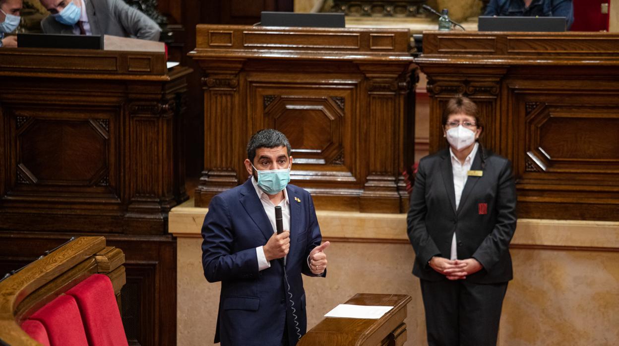 El conseller de Trabajo, Asuntos Sociales y Familias de la Generalitat, Chakir el Homrani, en el Parlament