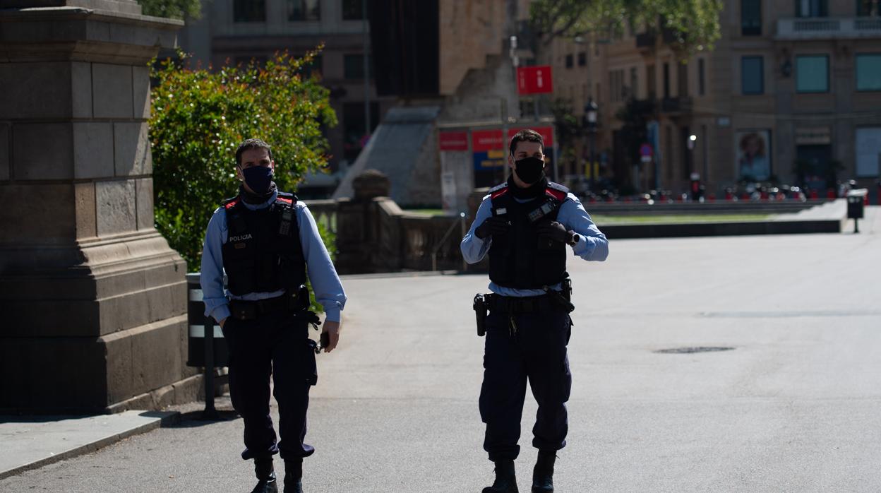 Una patrulla de los Mossos en el centro de Barcelona